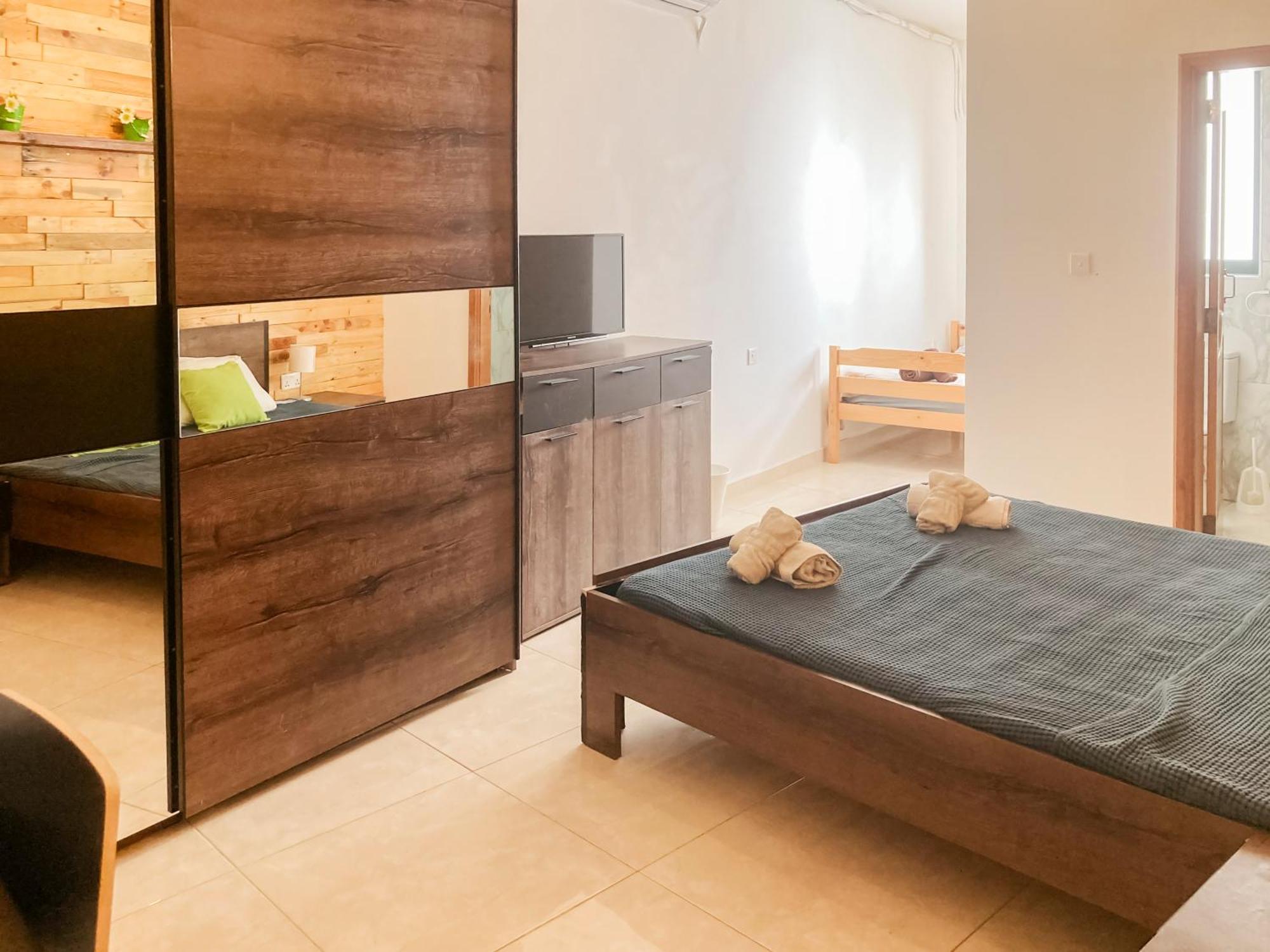 Xl Central Home - Sleeps 10 People Pietà Exterior foto